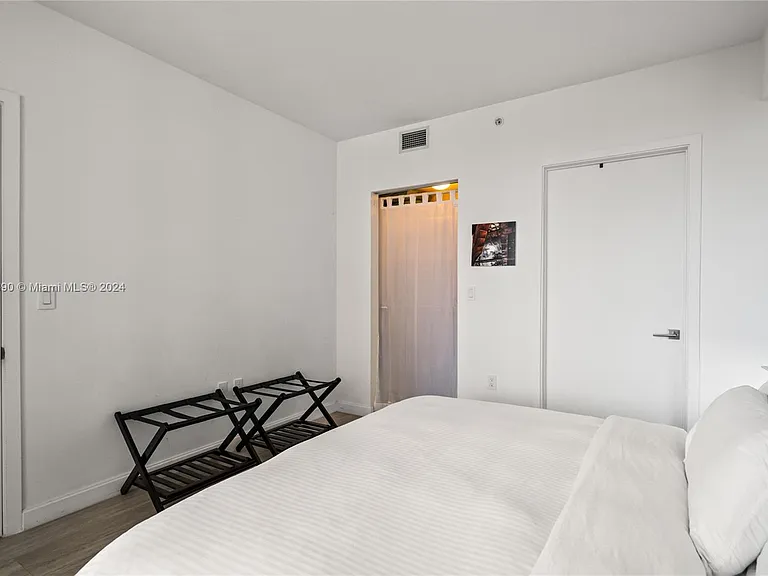 55 SW 9th St #1801 — Photo 5