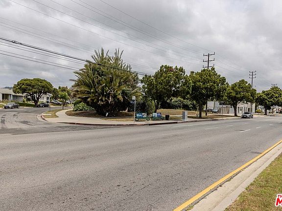 4th image of 1848 S Ogden Dr