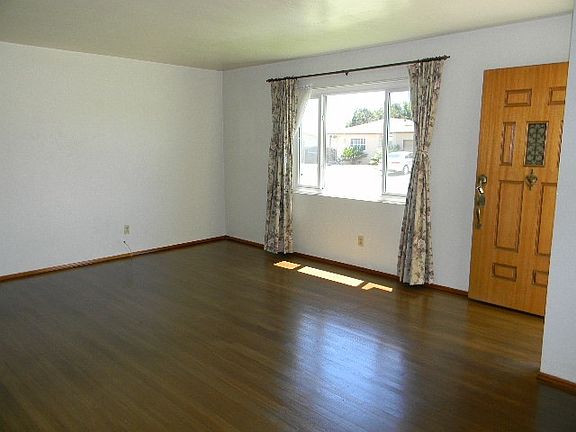 2nd image of 457 Corte Helena Ave