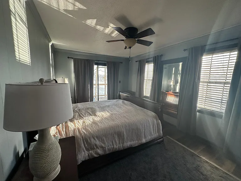 1700 Shady Oaks Ln — Photo 2