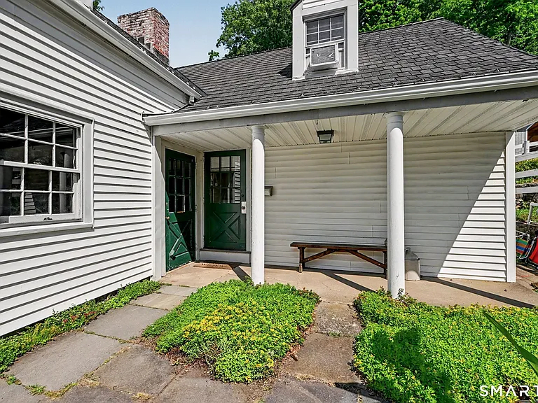 723 Riverbank Rd #GARAGE COTTAGE — Photo 2