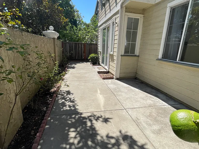 7323 Carter Ave — Photo 3