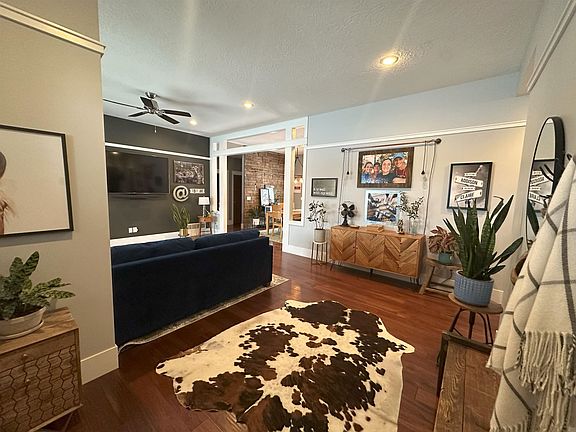 2nd image of 2512 W 35th St