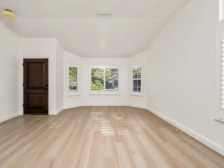 302 Carlina Ct — Photo 5