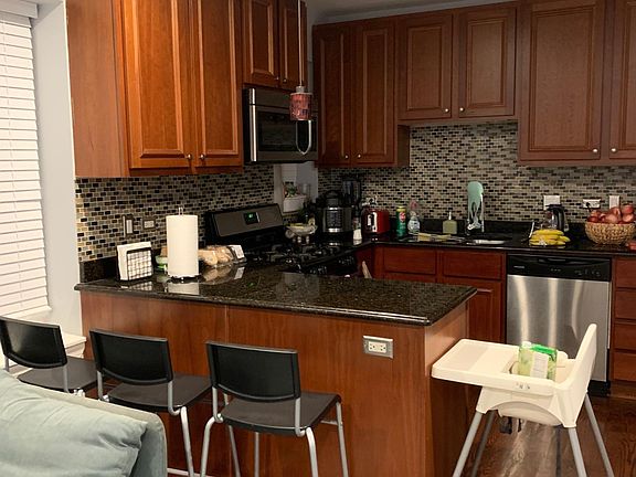 2nd image of 2543 W Thorndale Ave #1
