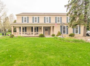 1023 E Fairview Ln, Rochester Hills, MI 48306