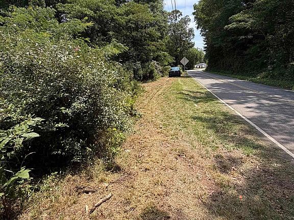 3rd image of 131 Sims Chapel Rd