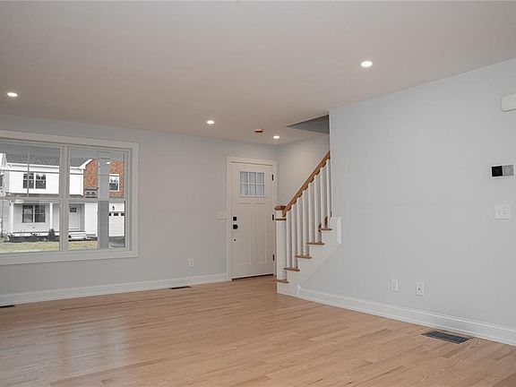 2nd image of 49 Recess Ln