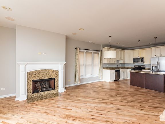 4th image of 2130 W Touhy Ave APT 3W