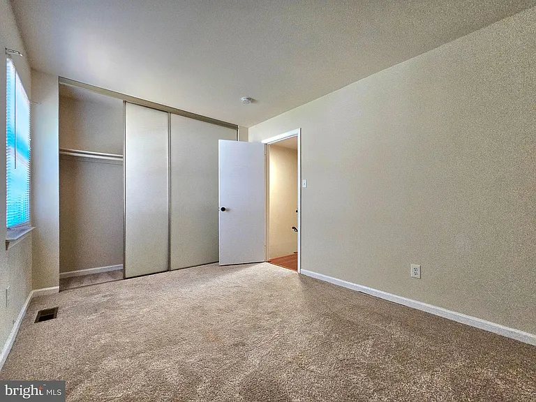 8561 Southlawn Ct — Photo 15