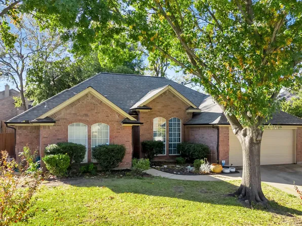 2117 S Winding Creek Dr, Grapevine, TX 76051