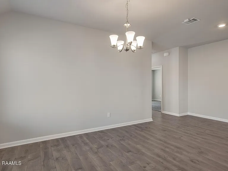 200 S Lakepointe Dr — Photo 7