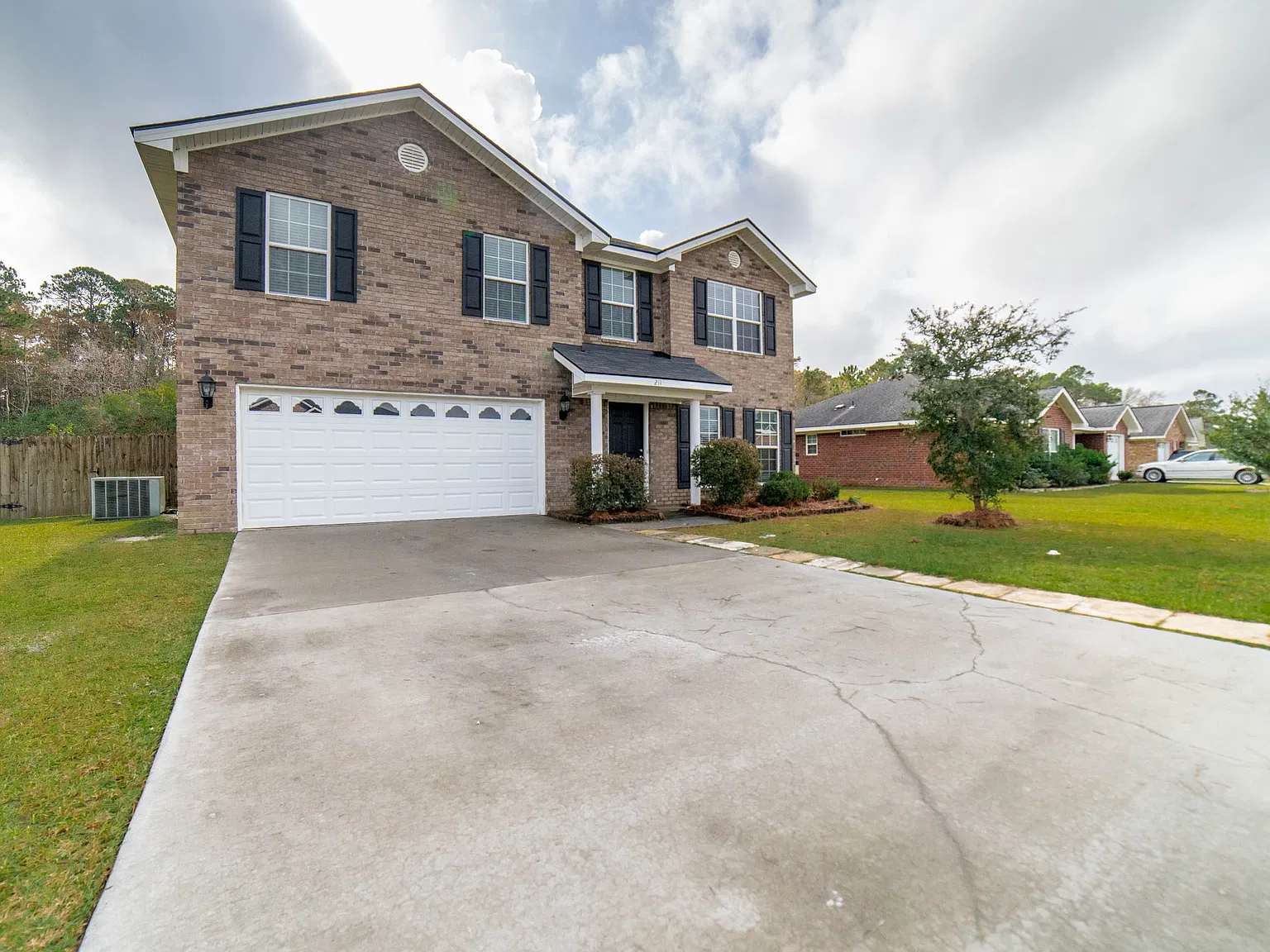 4 bed, 2.5 bath, 2210 sqft, $2,100 — Photo 3