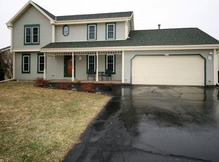 1235 Riverton Dr, Mukwonago, WI 53149