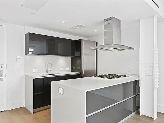 3rd image of 100 Norfolk St #8A