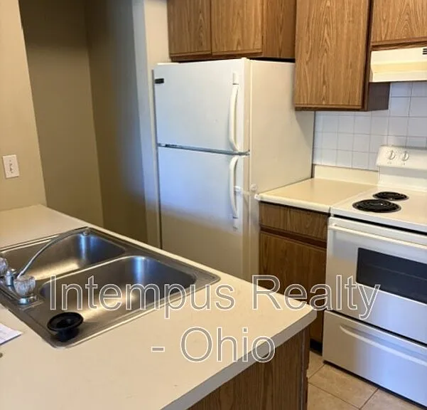 7468 Huntington Dr #6 — Photo 3