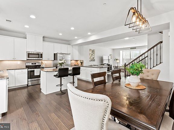 3rd image of 8282 Hickory Hollow Dr