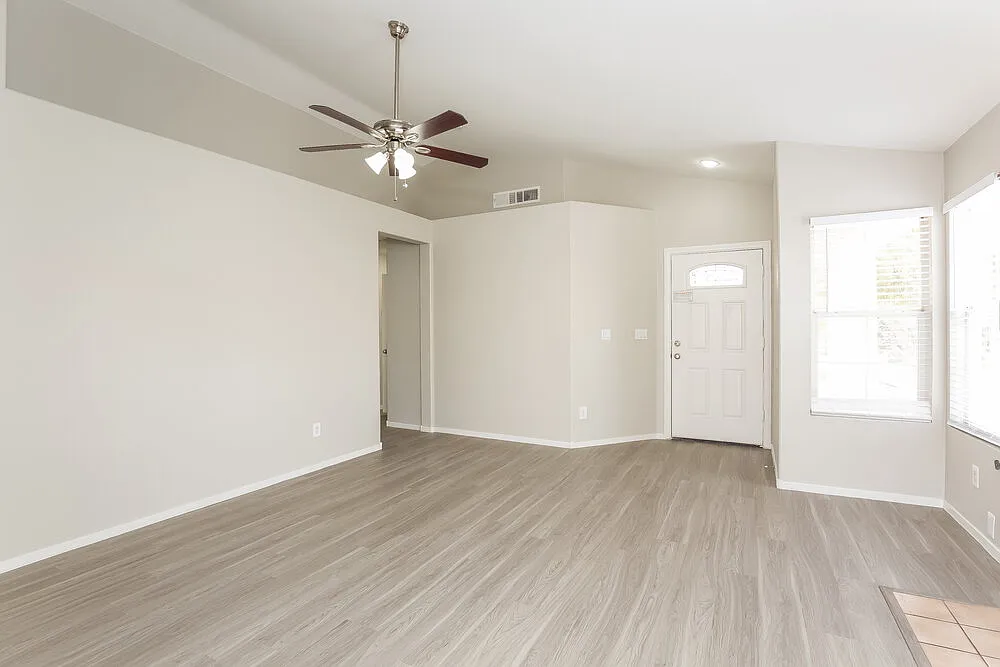 3 bed, 2.0 bath, 1138 sqft, $1,975 — Photo 4