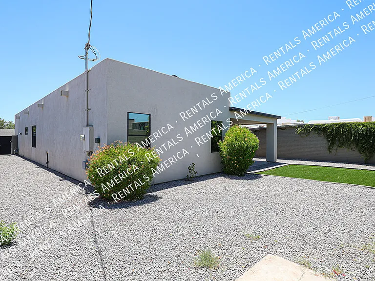 2418 E Amelia Ave — Photo 60