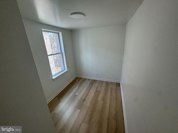 2nd image of 2425 N Sydenham St