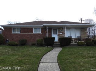 28463 Palm Beach Dr, Warren, MI 48093