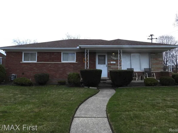 28463 Palm Beach Dr, Warren, MI 48093