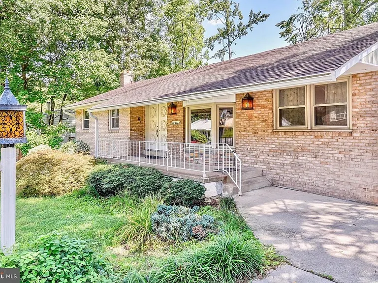 10017 Worrell Ave — Photo 1