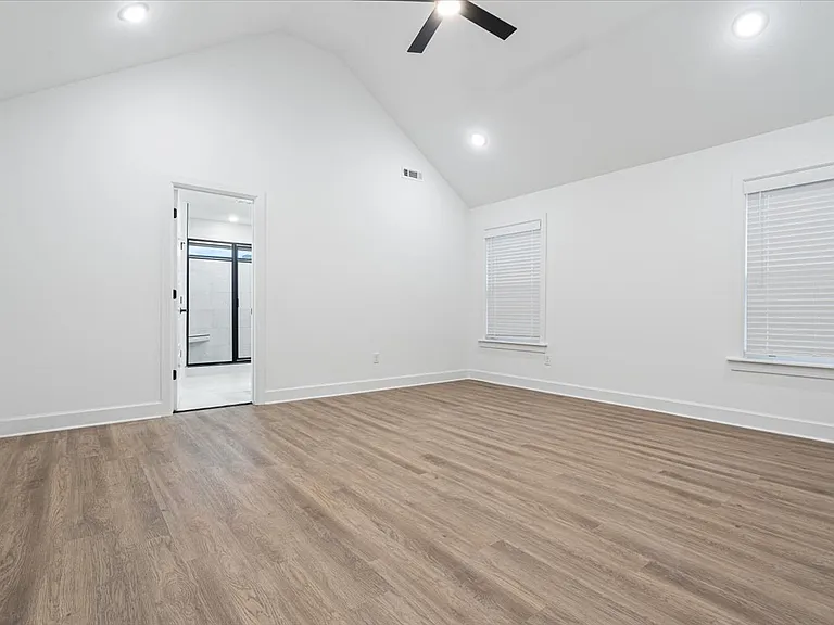 1040 Monarch Rd — Photo 5