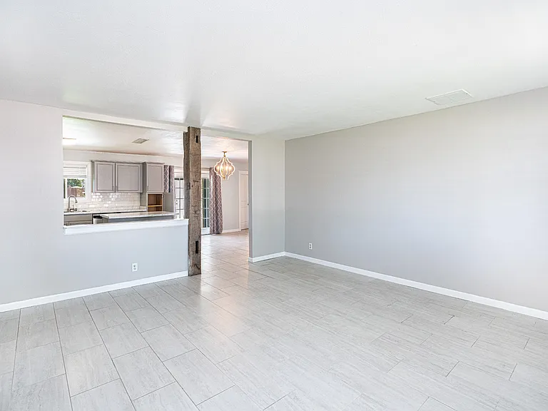 1512 S Beck Ave — Photo 5