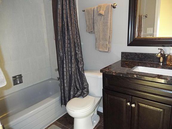 4 piece main bathroom