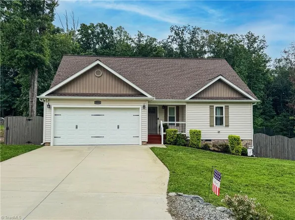 8504 Altavista Dr, Stokesdale, NC 27357