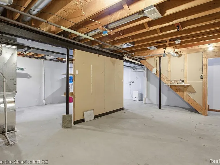 6474 Bedview Dr — Photo 36