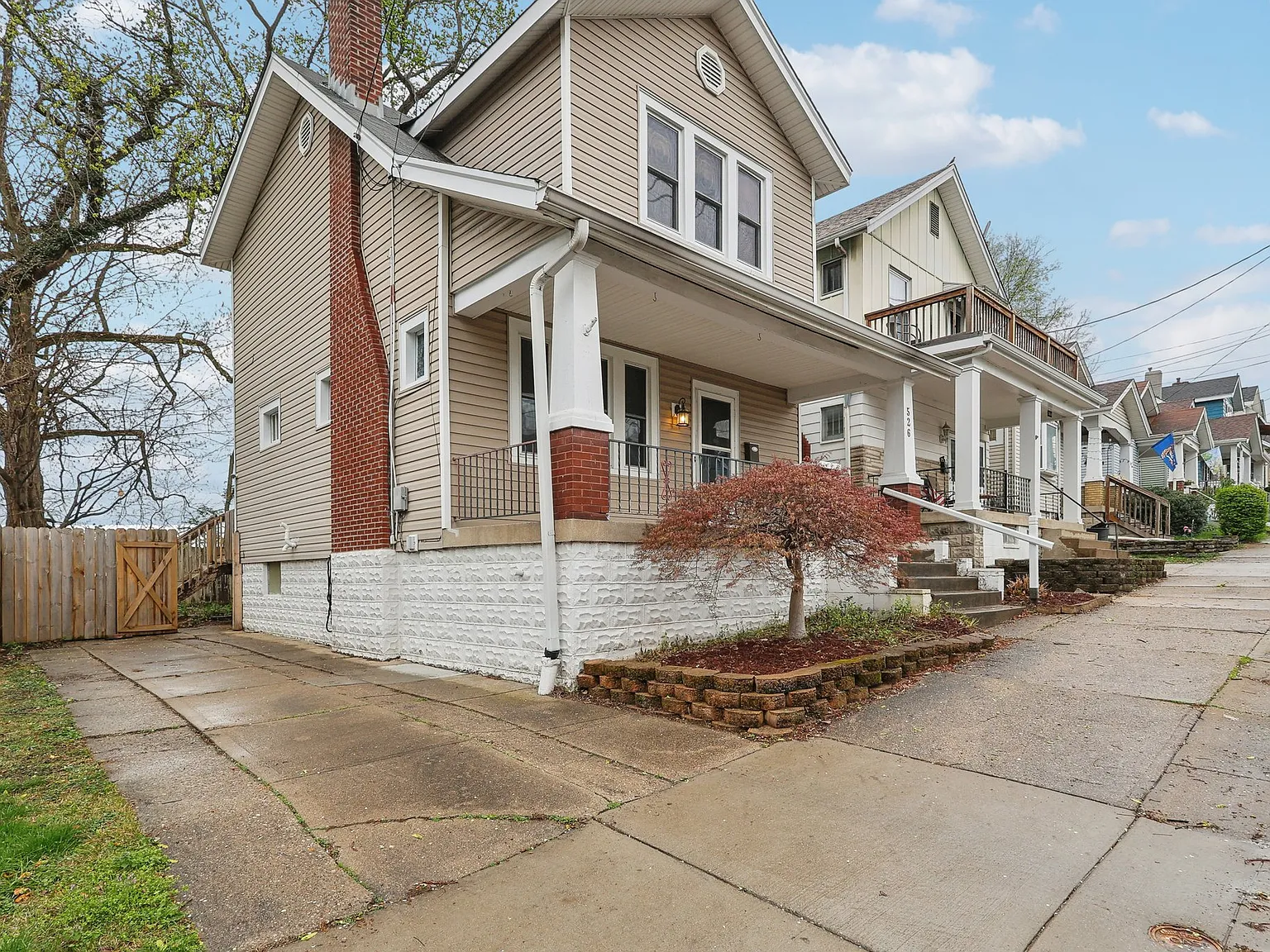 2 bed, 1046 sqft, $1,925 — Photo 3
