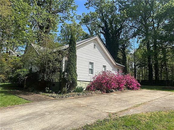 2nd image of 174 Sunset Dr