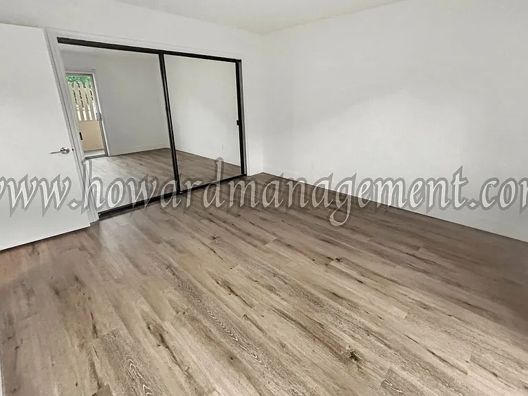 1560 Saltair — Photo 5