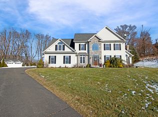 5 Hunting Ln, North Haven, CT 06473