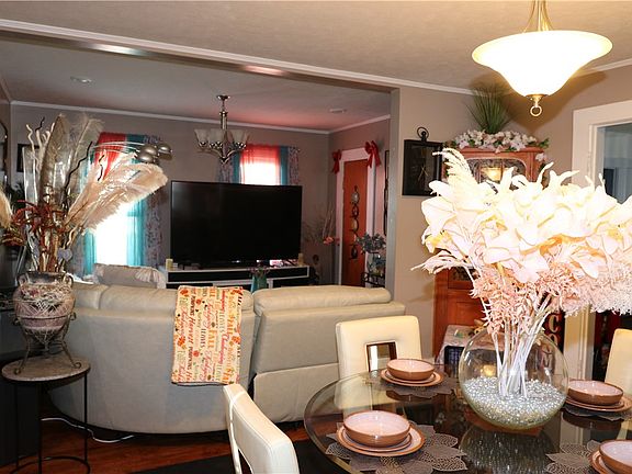 4th image of 78 Hollister St