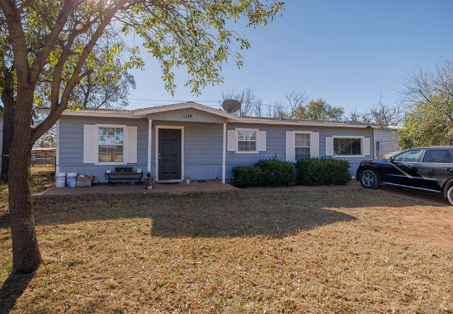 3 bed, 1.0 bath, $1,600 — Photo 1