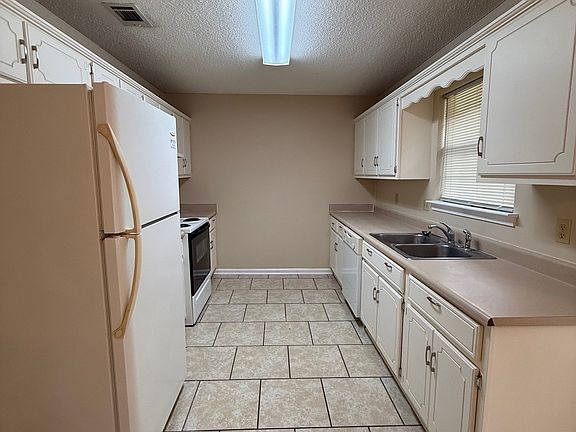 5th image of 504 Woodbridge Rd