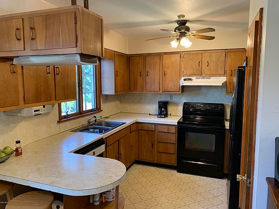 5th image of 509 E Mountain Ave