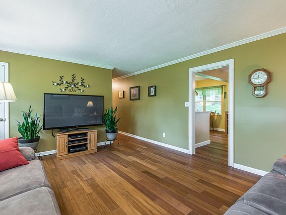 5th image of 716 Greenwood Dr