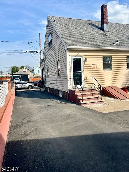 1st image of 258 E 22Nd St