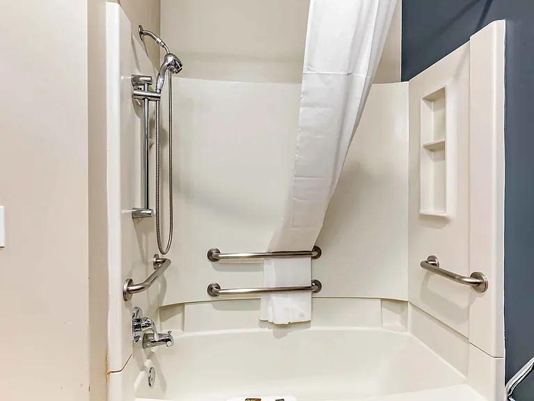 Studio Suite - 1 Queen Bed