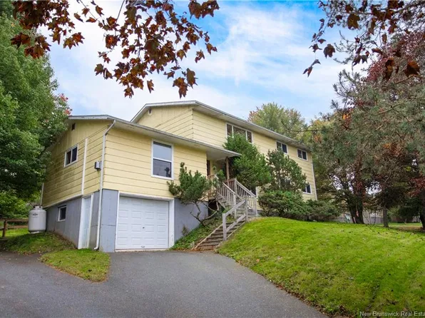 108 Robin Hood Ln, Quispamsis, NB E2E 1E8