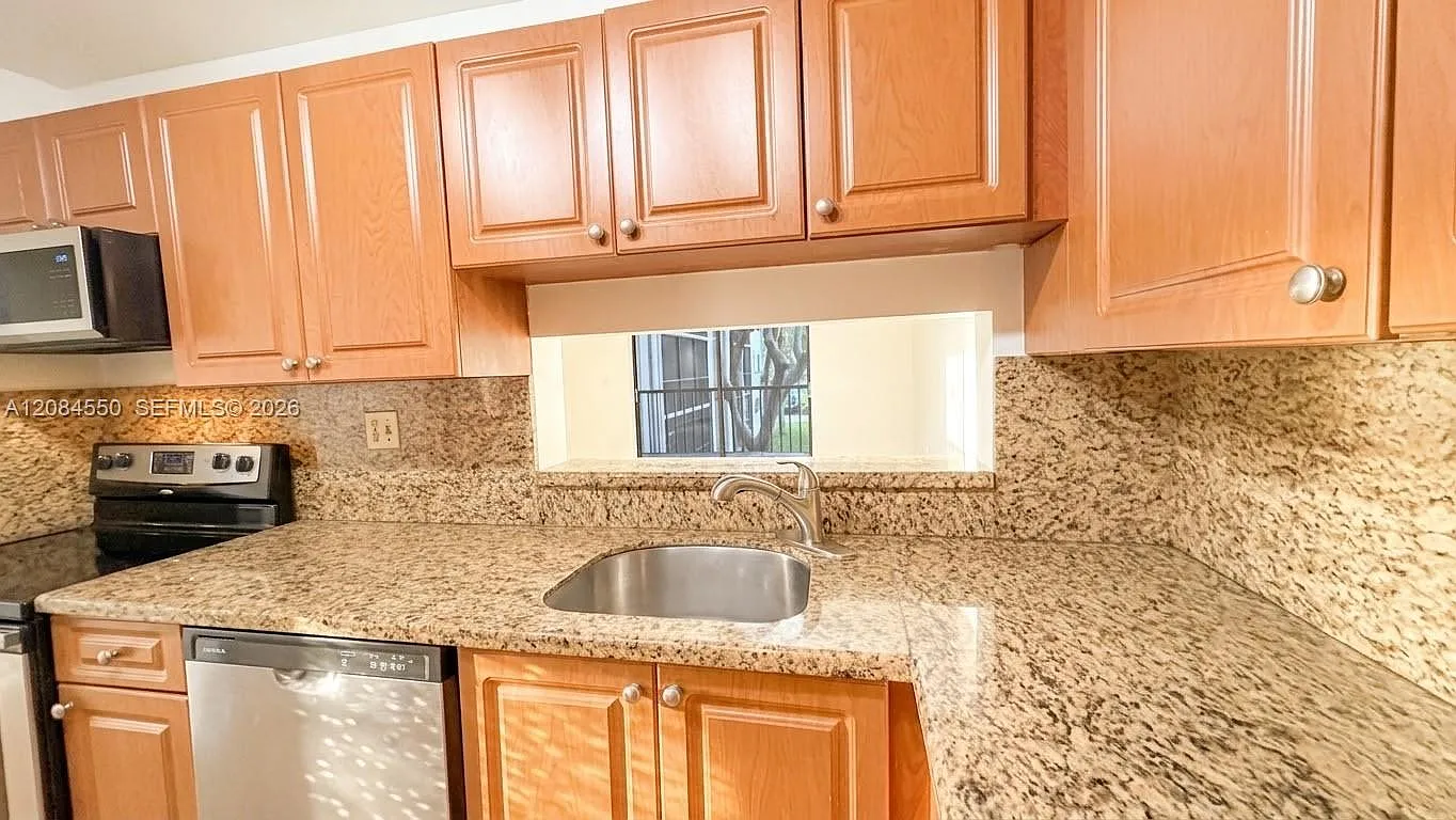 Horizons West Condo #4 — Photo 3