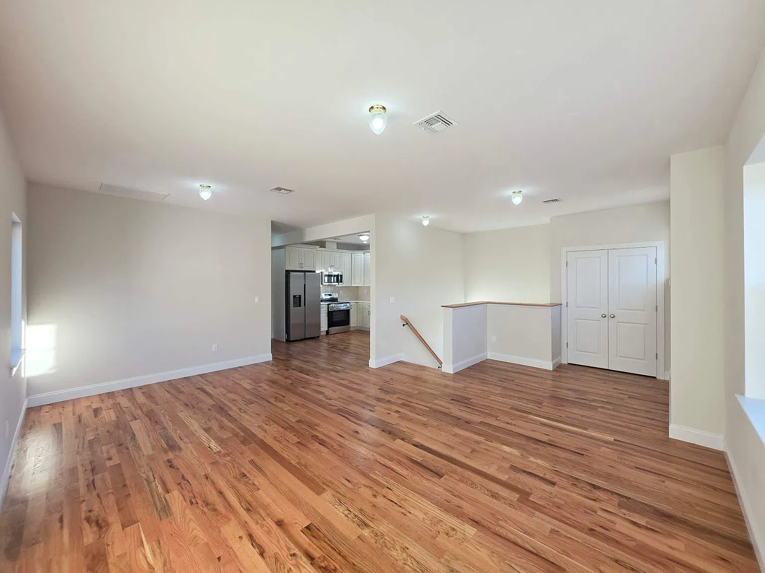 3 bed, 1250 sqft, $2,900 — Photo 3