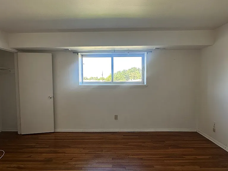 Bedroom with 2 closets