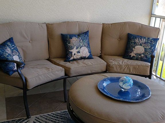 New lanai seating and decor