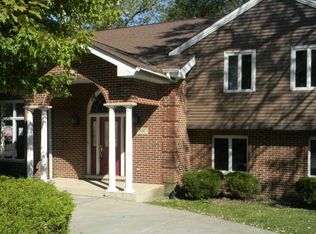 7147 Commonwealth Ave, Burr Ridge, IL 60527