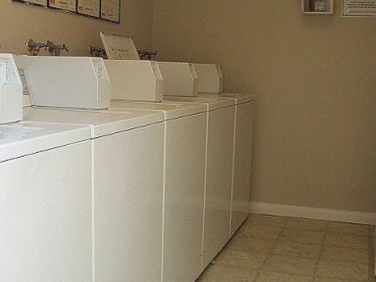 Alcantara Home Apts — Photo 14